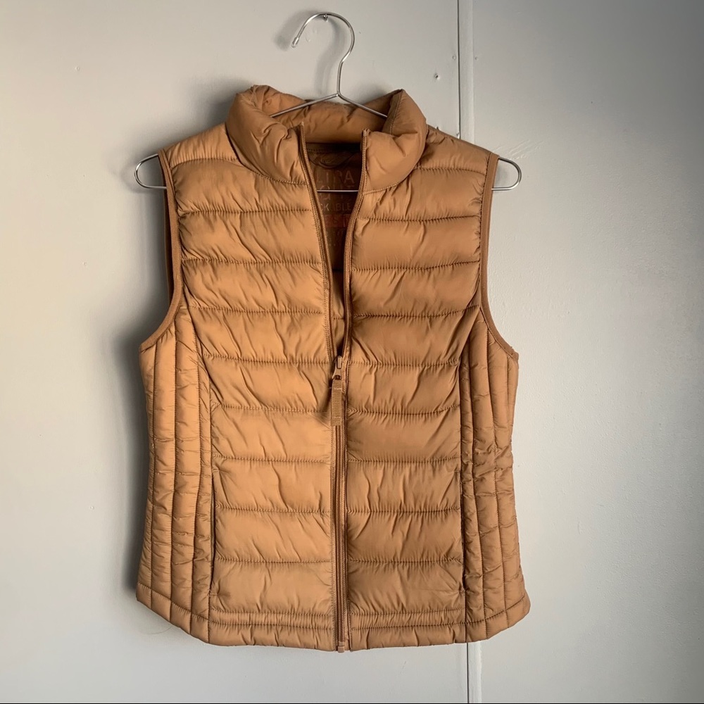 Tan fitted puffy vest